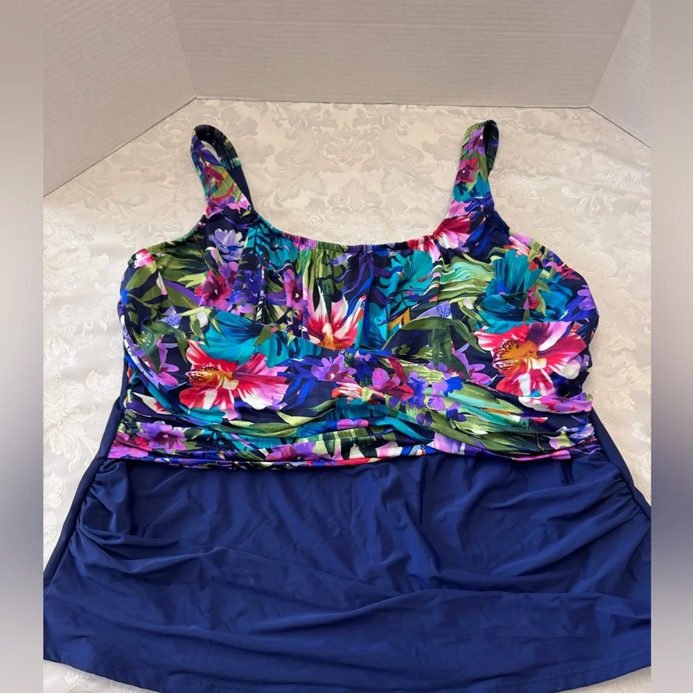 Lands’ End 20W Wrap Square Neck‎ Floral Blue Tankini Swimsuit Top Slimming
